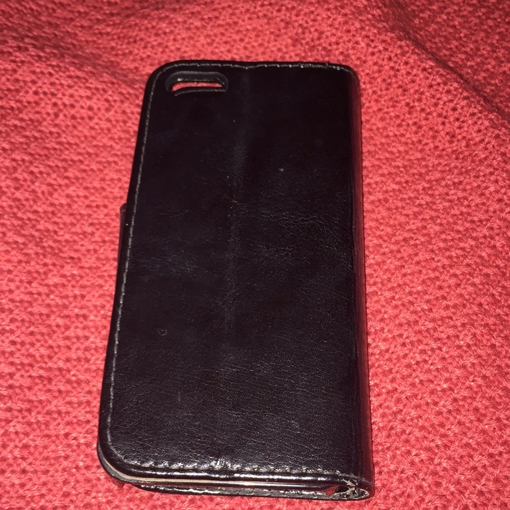 iPhone 5’s case - Picture 3 of 4